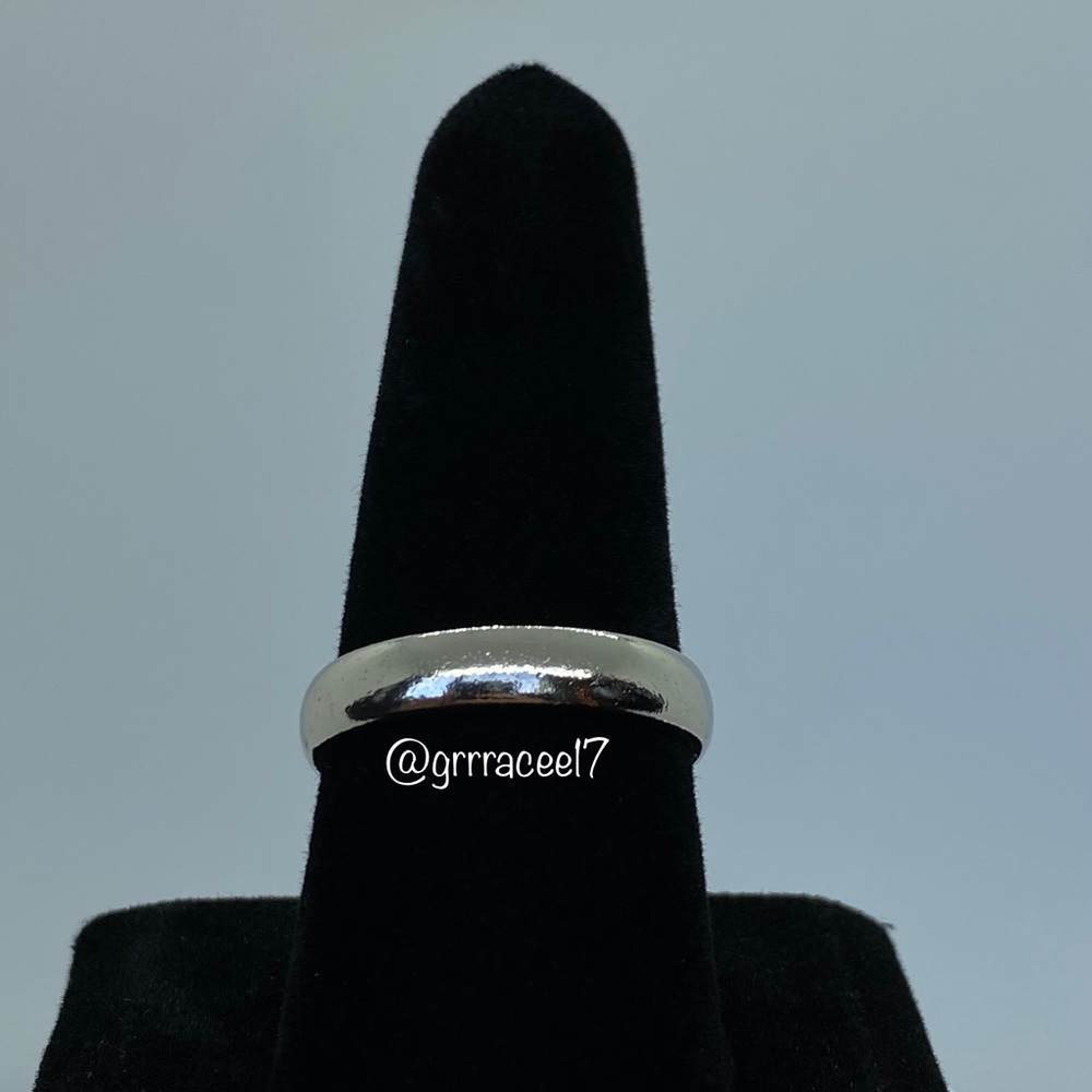 AUTH Tiffany & Co platinum wedding band - Picture 3 of 12